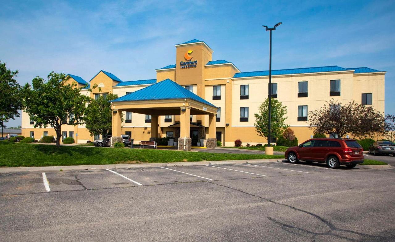 Comfort Inn & Suites Hutchinson Exterior photo